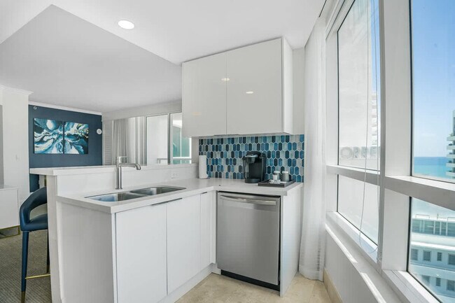 Building Photo - 4401 Collins Ave