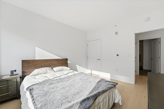 Building Photo - 1400 Hudson St