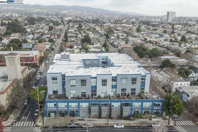 Building Photo - 1001 46th St