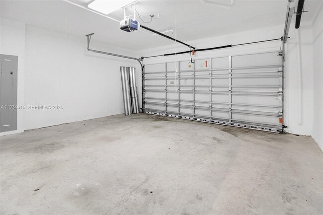 Building Photo - 3204 Bird Ave