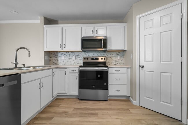 Building Photo - 106 Alexander Blvd