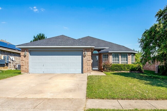 Primary Photo - Welcome Home- Stylish 3 Bedroom, 2 Bath Ho...