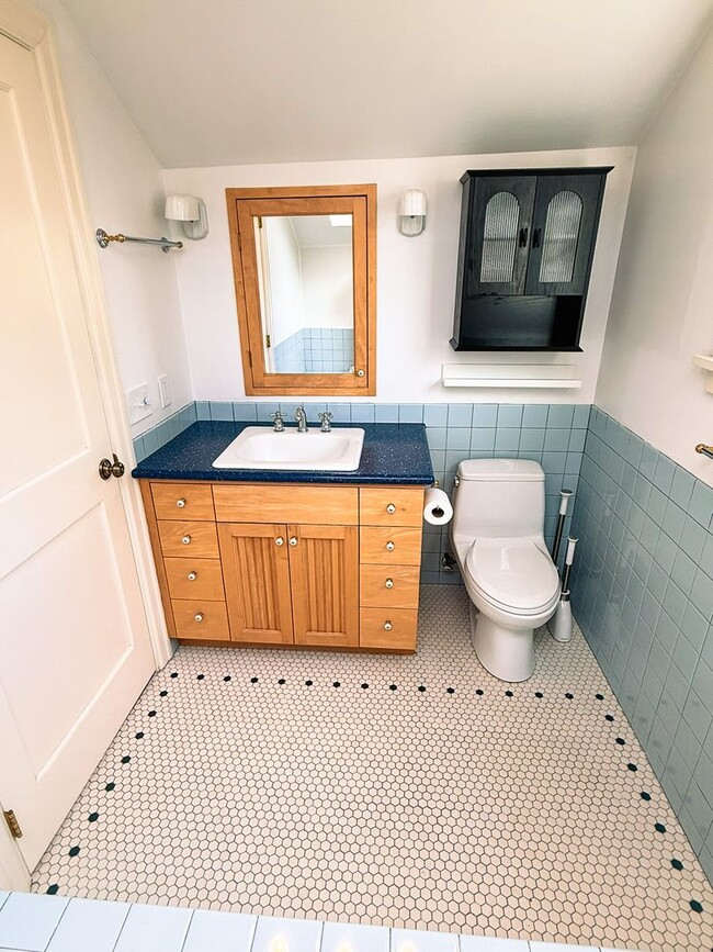 Building Photo - STEPS to Green Lake! 3BR Tudor Home w/ Lan...