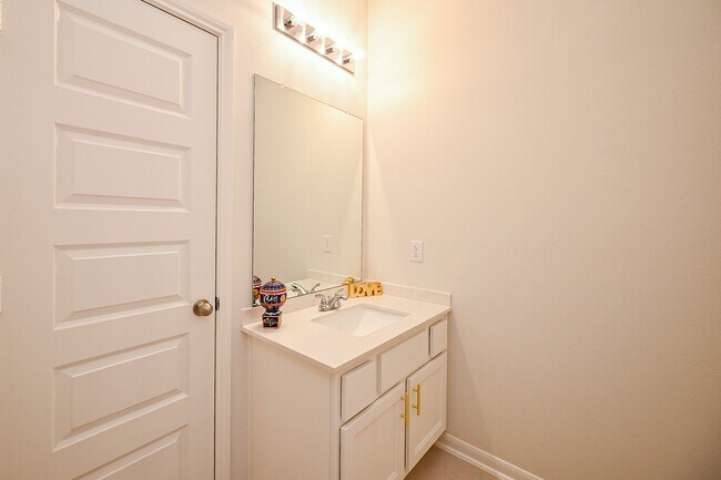 Building Photo - 9006 Meadow Bridge Dr