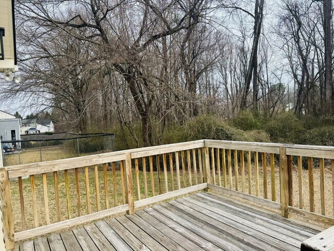 Building Photo - Short term lease available!