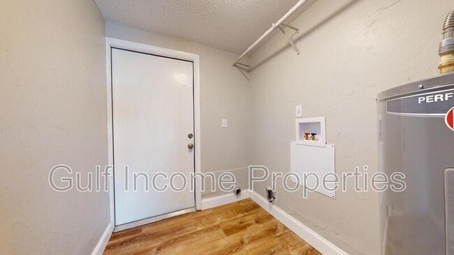 Building Photo - 2515 30th Ave Dr E
