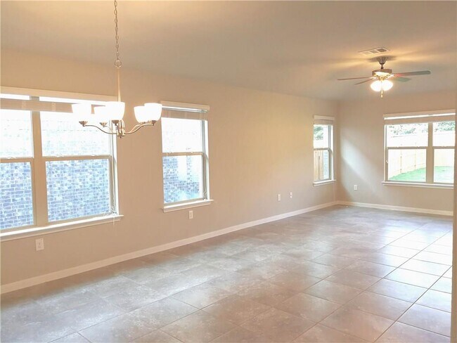 Building Photo - 852 Winnsboro Dr
