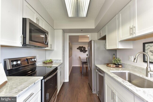 Building Photo - 2151 Jamieson Ave