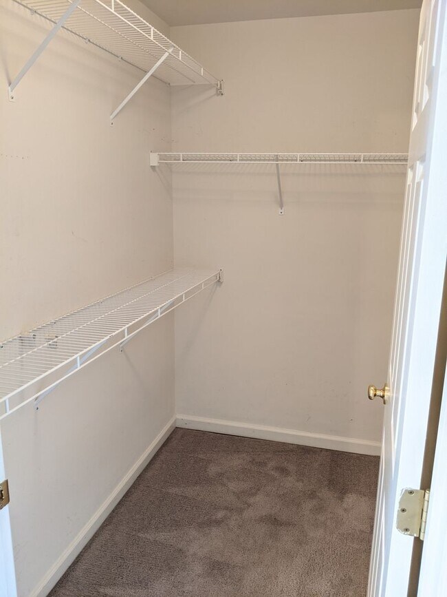 Building Photo - Townhouse in Spring Ridge community - OAKD...