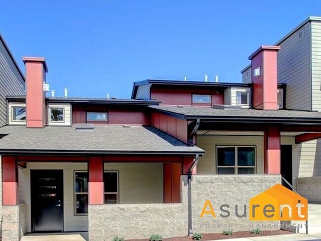 Building Photo - New Townhome close to downtown!