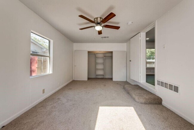 Building Photo - 3415 Crites St