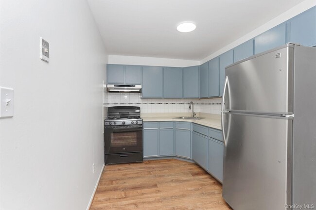 Building Photo - 639 E 226th St