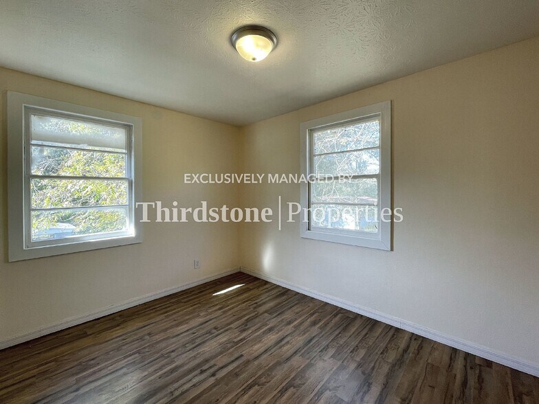 Building Photo - 1431 W 18th St