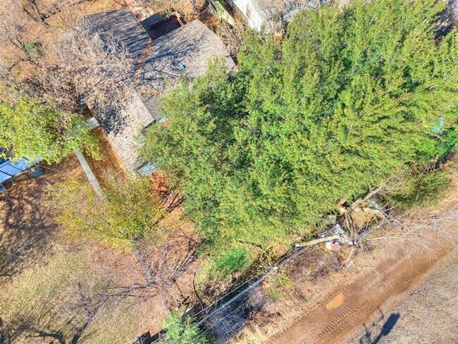 Building Photo - 816 S Santa Fe Dr