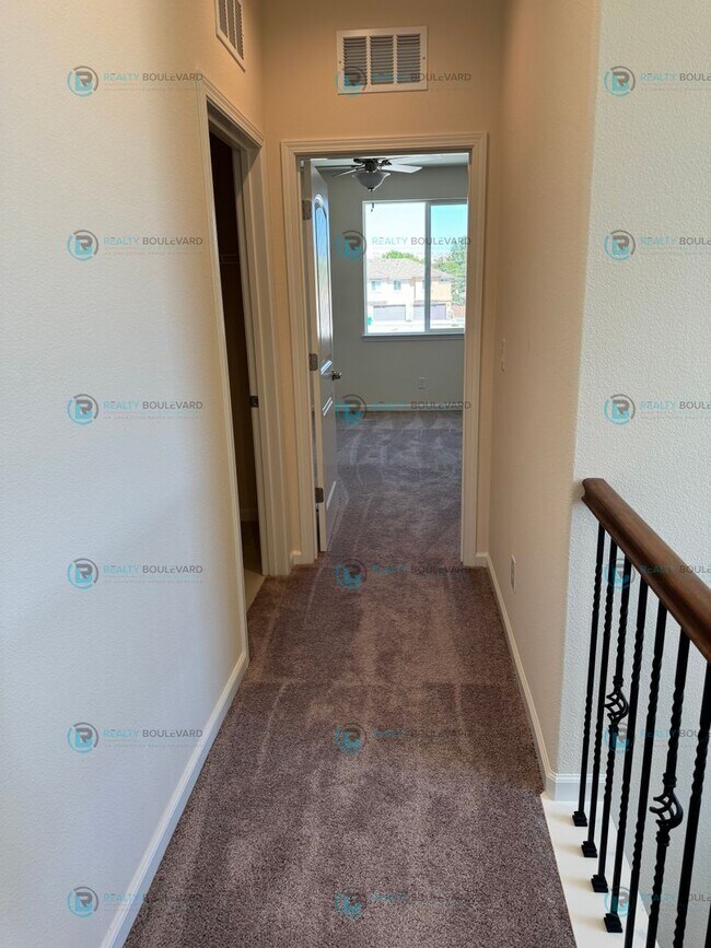 Building Photo - Modern Comfort and Convenience: Stylish 2-...