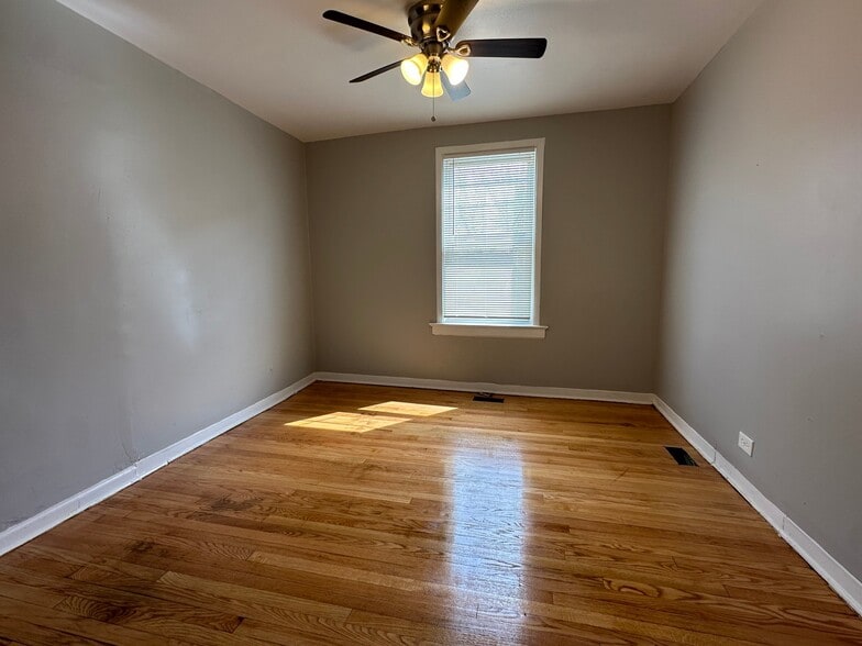 Building Photo - 1009 N Parkside Ave