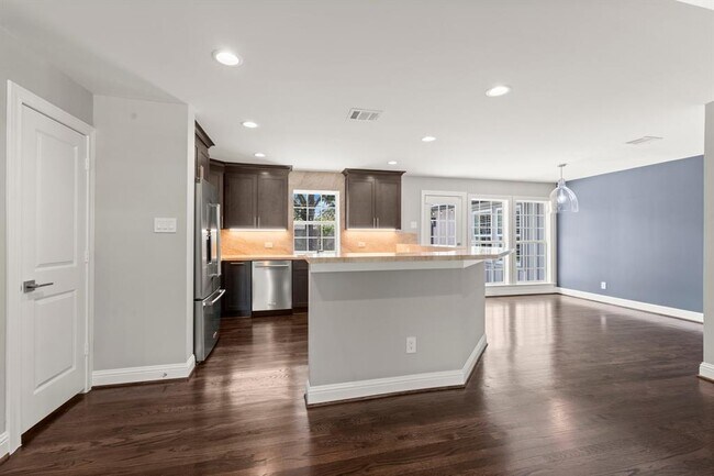 Building Photo - 5521 Lincrest Ln