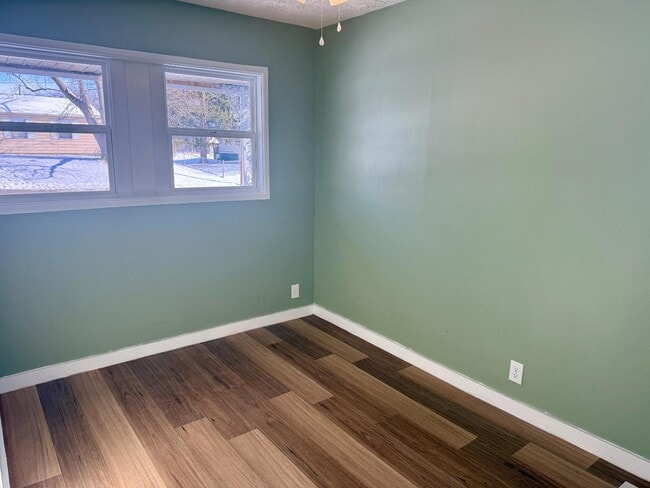 Building Photo - 1506 Crestview Dr