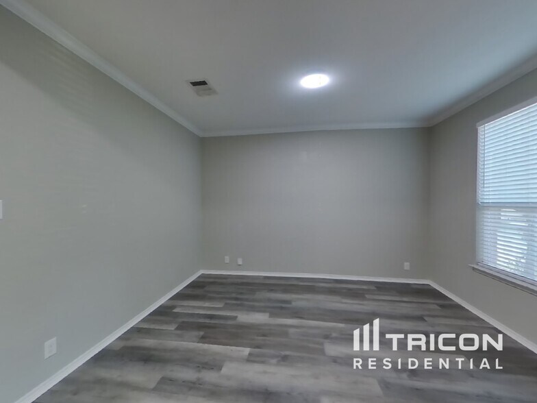 Building Photo - 715 Celosia