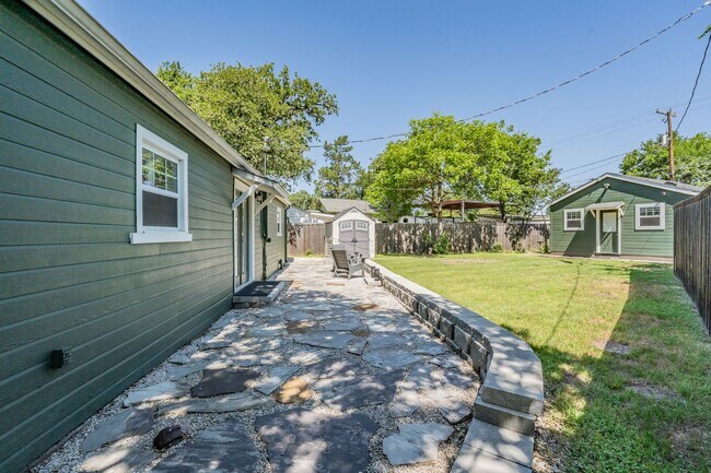 Building Photo - 2157 W Lotus Ave