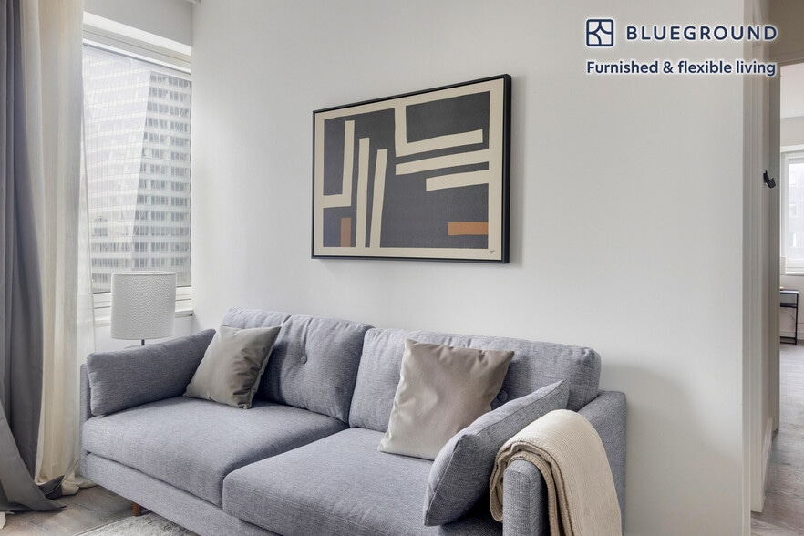 Primary Photo - 70 W 45th St