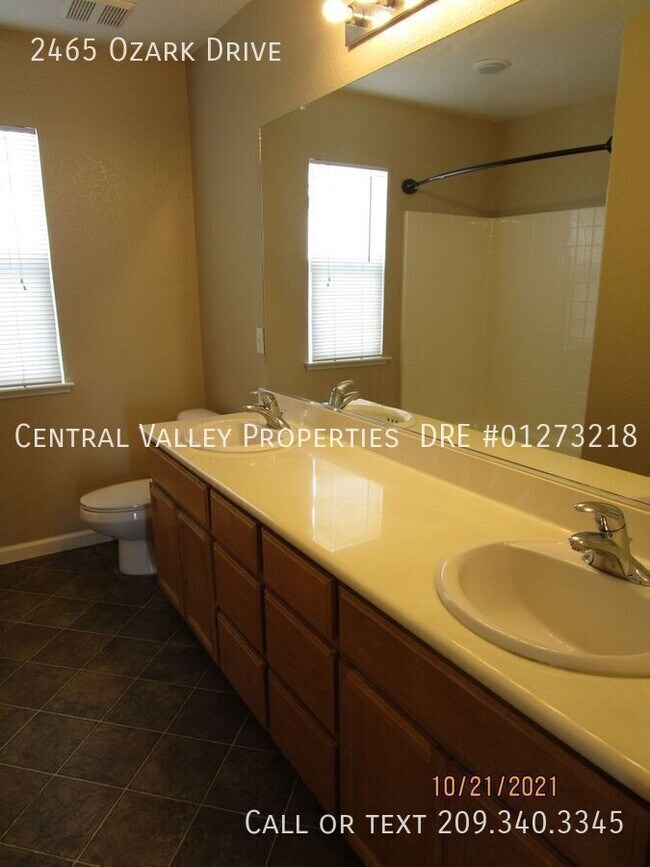 Building Photo - 2465 Ozark Dr