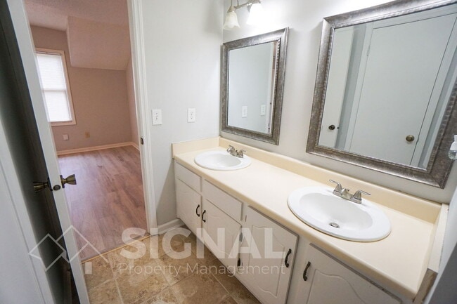 Building Photo - 302 Old Rocky Ridge Ln