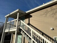 Building Photo - 709 E 6th St