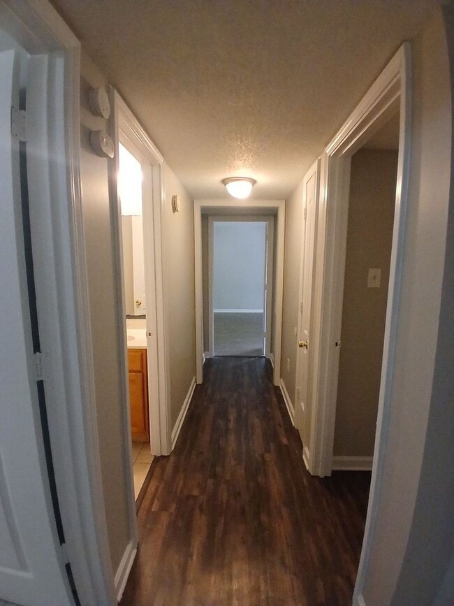 Building Photo - Newly Refreshed 3 bedroom 2 bath Duplex - Open To Section 8