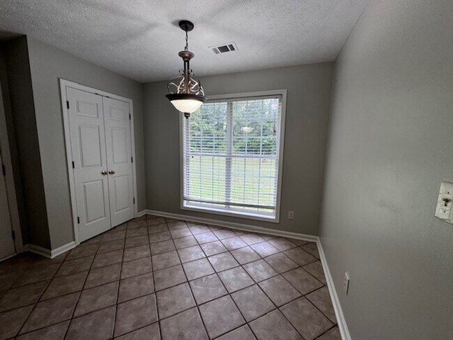 Building Photo - 172 Lakemont Dr