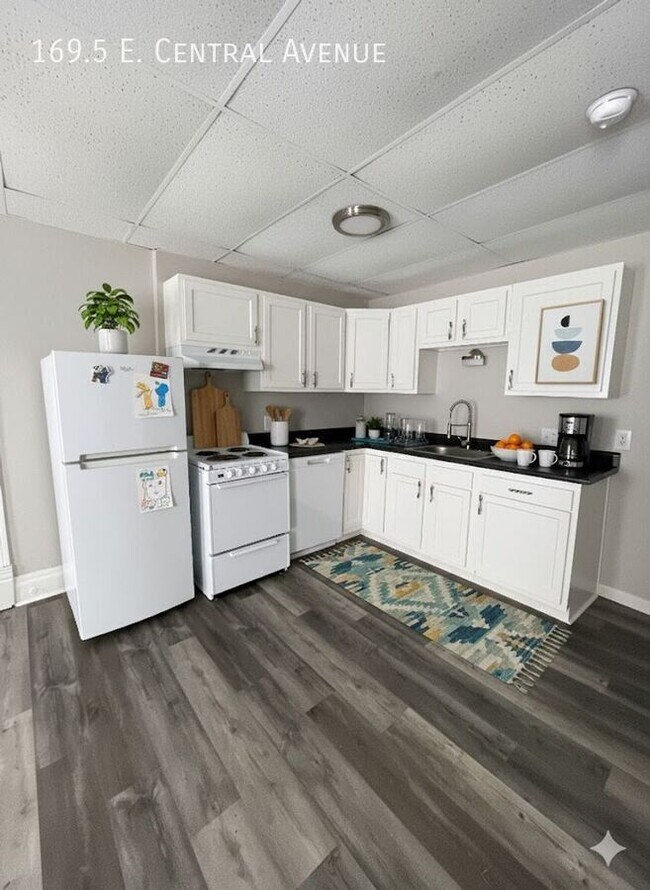 Building Photo - 169.5 E Central Ave