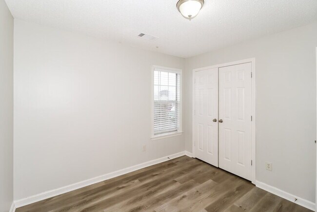 Building Photo - 10010 Cameron Ridge TR