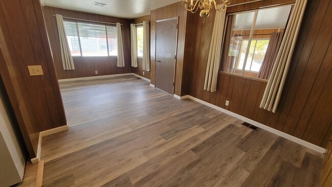 Building Photo - 912 Woodrow Way