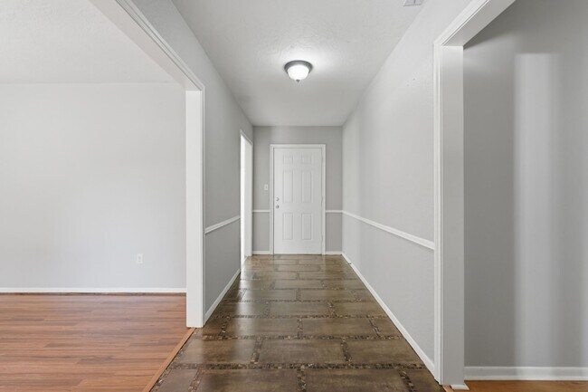 Building Photo - 25611 Timberlane Dr