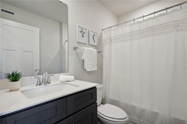 Building Photo - Luxury End-Unit Townhome with 4 Bedrooms &...