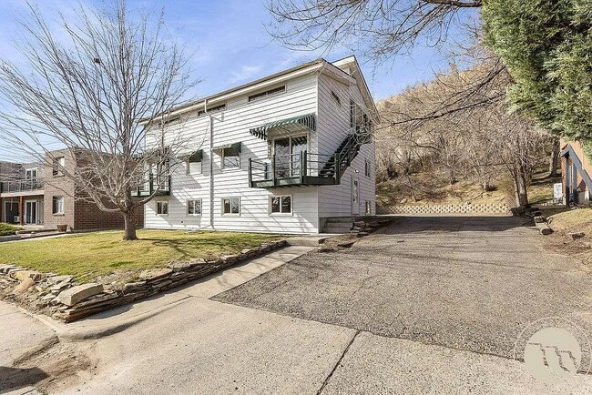 Building Photo - 1925 Burnstead Dr