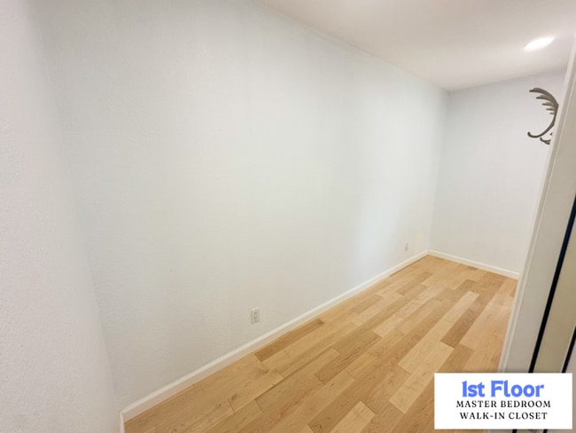 Building Photo - 788 S Bernardo Ave