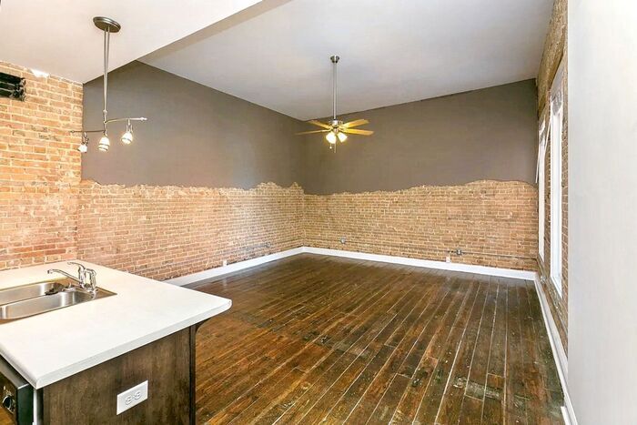 Building Photo - 215 N Court St