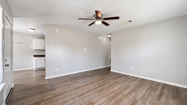 Building Photo - 9406 Alcala