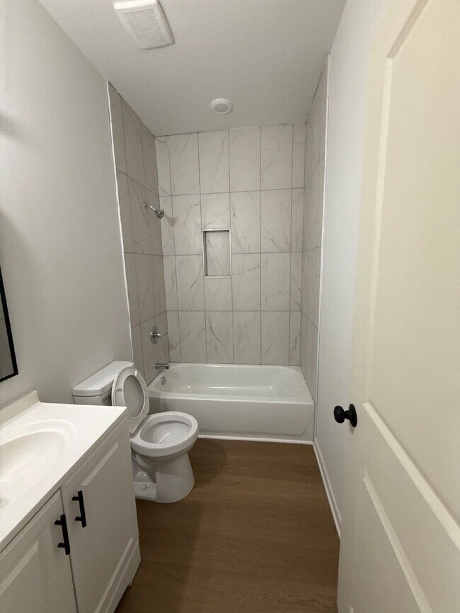 Building Photo - Fully Renovated Spacious 3BR in South Memphis – Section 8 Welcome