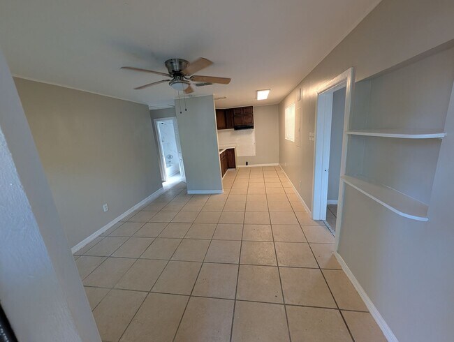 Building Photo - Newly Renovated 2BR Home in Jacksonville