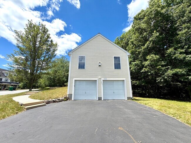 Building Photo - 43 Independence Ln