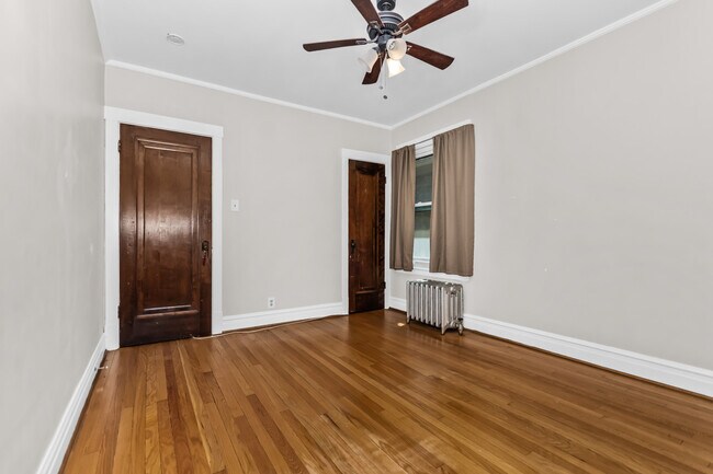 Building Photo - 7457 N Maplewood Ave