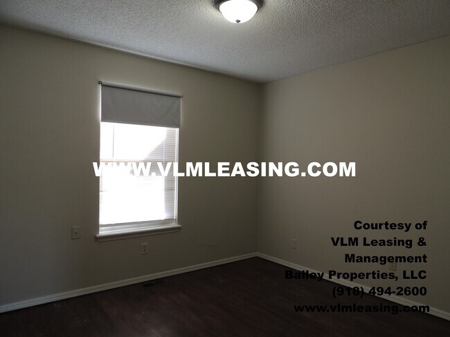 Building Photo - 404 W Vicksburg St