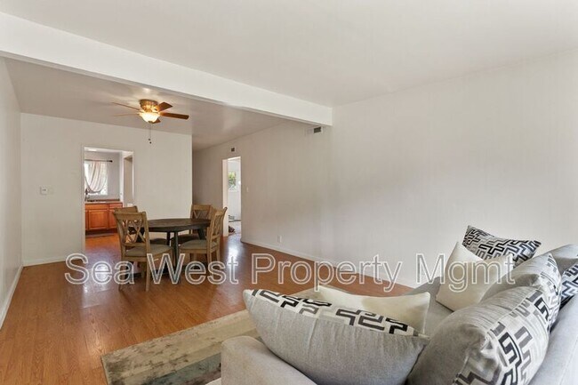 Building Photo - 820 Encinitas Blvd