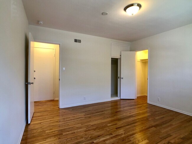 Building Photo - Bright, Spacious 2Bd 1Ba Unit within walking distance of UCLA and Westwood Village