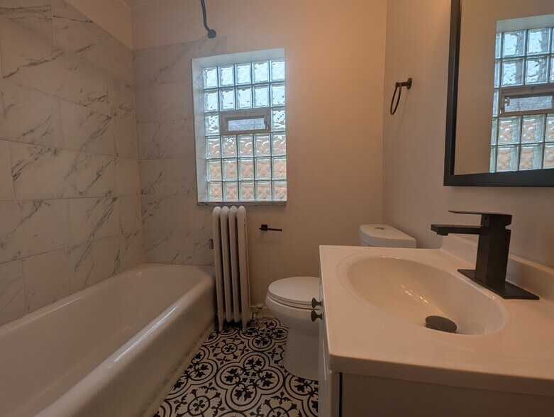 Building Photo - 5820 W Berteau Ave