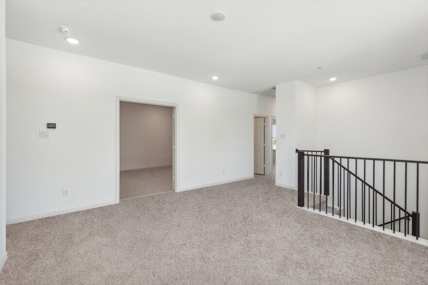 Building Photo - 1021 Featherglass Ln