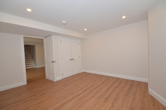 Building Photo - 18 Eaton Ave