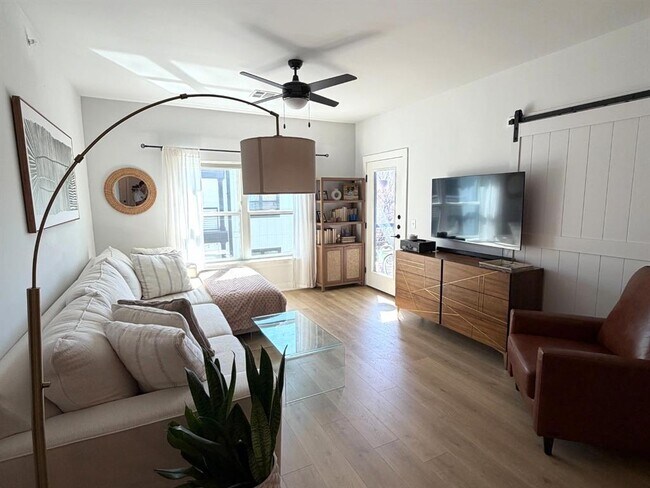 Building Photo - 3101 Govalle Ave